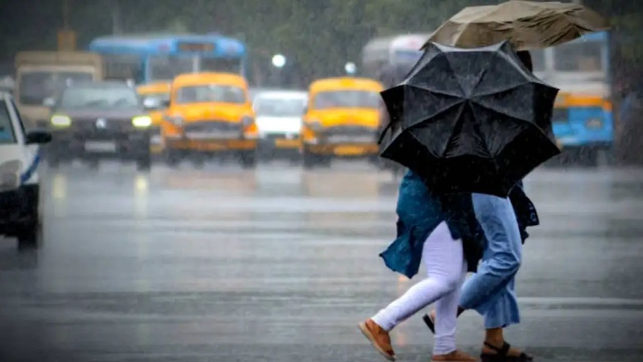 কলকাতায় ফের বৃষ্টির কামব্যাক! উত্তরে দমকা হাওয়ার হুঁশিয়ারি; আগামীকালের আবহাওয়ার খবর