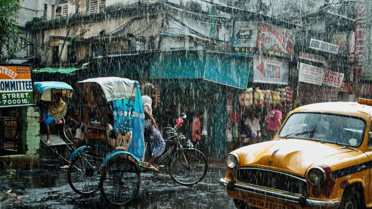 দক্ষিণবঙ্গে আজ ঝড়-বৃষ্টি, কোন কোন জেলায় ঝেঁপে নামবে? আজকের আবহাওয়ার লেটেস্ট আপডেট জানুন