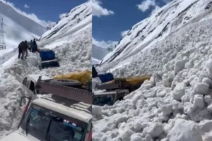 7 dead in massive avalanche at Zojila Pass.