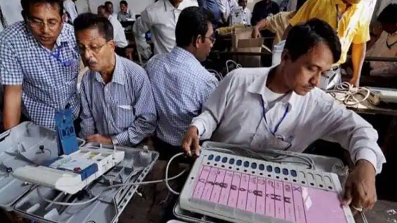 ভোটে চমক! ১৮০ প্রার্থী অষ্টম পাশ, ১৪ জন নিজের নামও লিখতে পারেন না