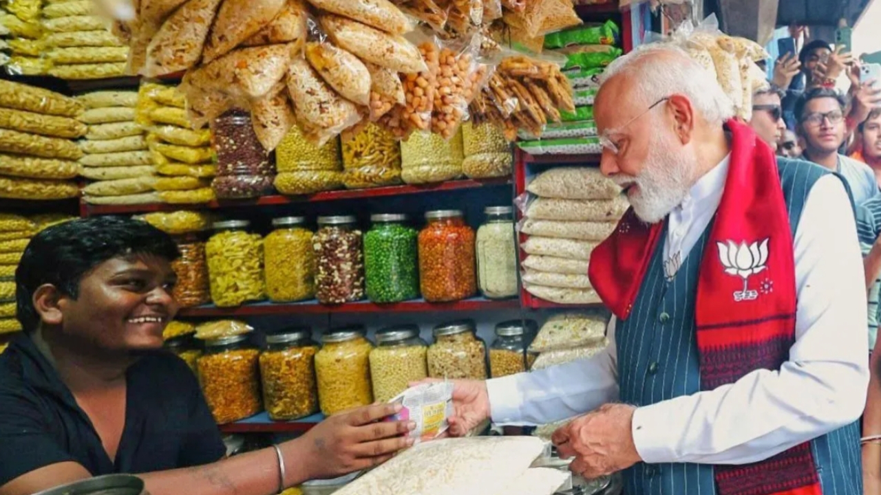 জীবনের সেরা মুহূর্ত, তবুও…! মোদিকে দেখে কী ভুল করে বসলেন সেই ঝালমুড়িওয়ালা?