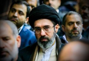 What does the report say about the physical condition of Mojtaba Khamenei?