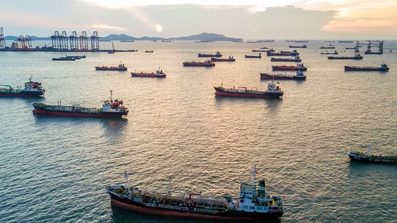 যুদ্ধবিরতির মাঝেই বড় ঘোষণা, খুলে গেল হরমুজ প্রণালী, ইরানের সিদ্ধান্তে বিশ্বজুড়ে তেল সঙ্কট কাটার আশা