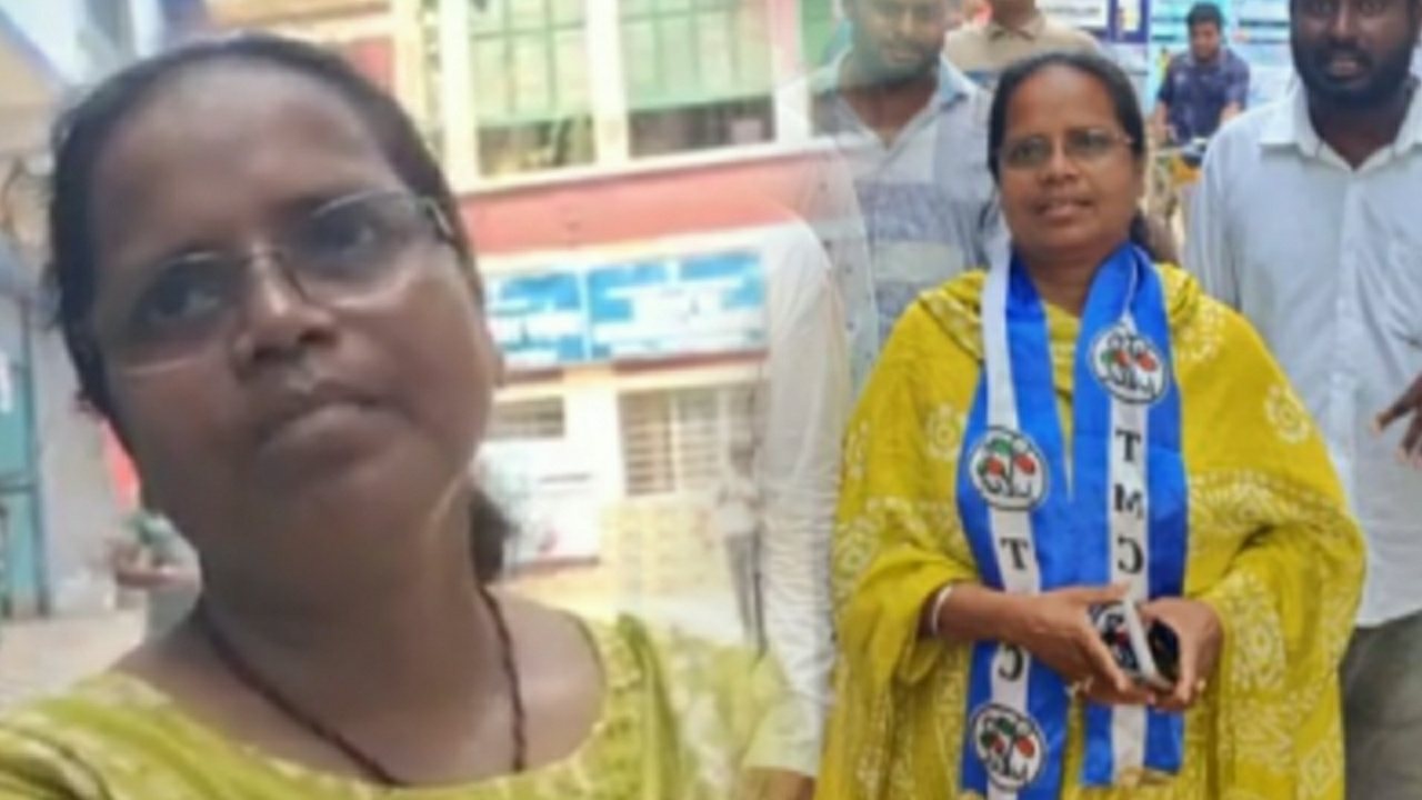 Trinamool Congress mp lost her shoe in rally 