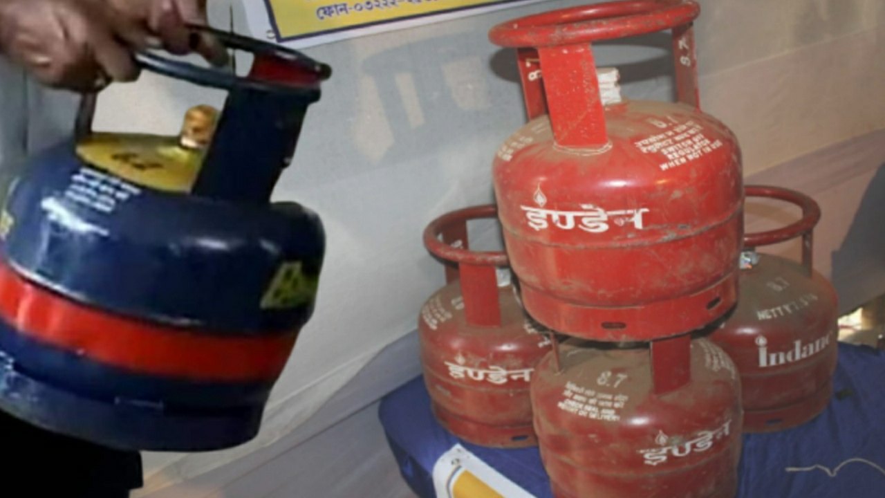 কেনা যায় বাজারদরেই, লাগে না ঠিকানার প্রমাণ, দেশ জুড়ে রেকর্ড হারে বাড়ল ছোট সিলিন্ডারের বিক্রি