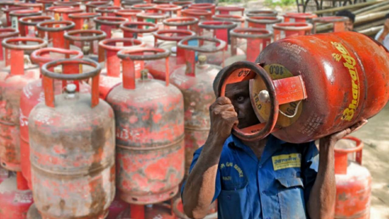 রান্নার গ্যাস নিয়ে আতঙ্ক অব্যাহত, LPG সিলিন্ডার বুকিং নিয়ে নয়া আপডেট কেন্দ্রের