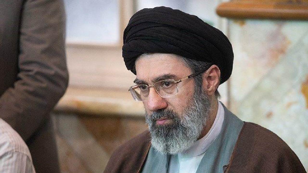 হাসপাতালে মৃত্যুর সঙ্গে পাঞ্জা লড়ছেন ইরানের সুপ্রিম লিডার মোজতবা খামেনেই? কী বলছে গোয়েন্দা রিপোর্ট?