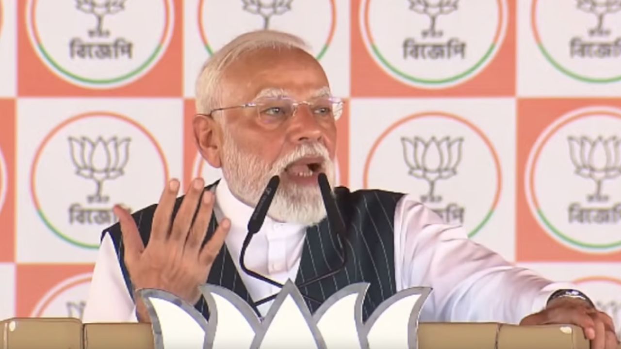 ‘থানায় আত্মসমর্পণ করুন’, বাঁকুড়ার সভা থেকে কাকে হুঁশিয়ারি মোদীর?