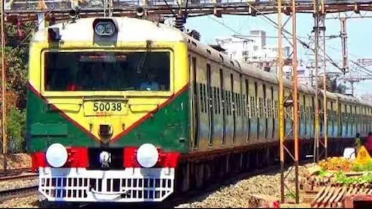 ভারতীয় রেলের বড় উদ্যোগ, লোকাল ট্রেনের টিকিট কাটলে ছাড়