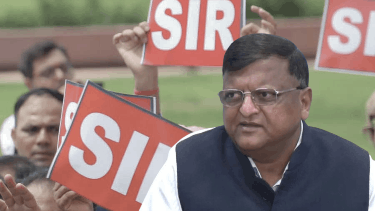 SIR তালিকা থেকে নাম ‘ডিলিট’ ! স্বস্তি দিয়ে বড় ঘোষণা কমিশনের