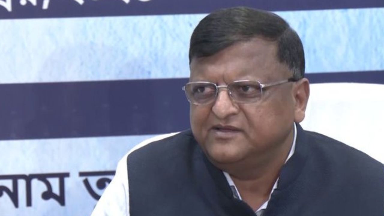 বোমাবাজি থেকে EVM হচ্ছে খারাপ! জেলায় জেলায় অশান্তির খবরে মুখ খুললেন সিইও মনোজ আগরওয়াল, বললেন…