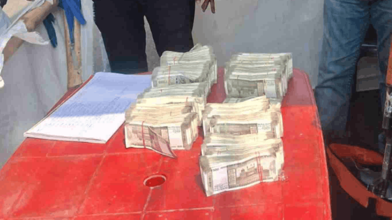 ভোটের আবহে খাস কলকাতায় টাকার পাহাড়! তল্লাশিতে উদ্ধার ৫৭ লক্ষ