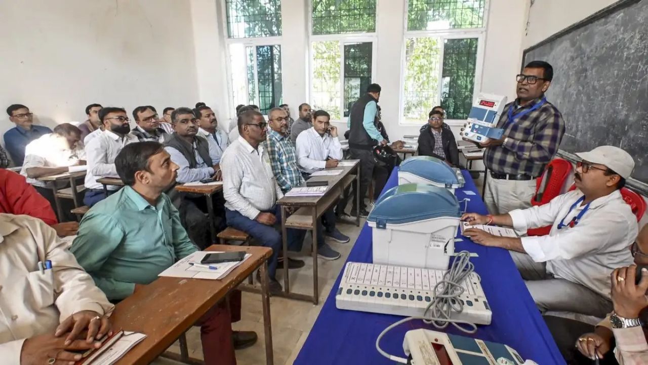 প্রশিক্ষণের পরেও আচমকাই ডিউটি বদল ভোটকর্মীদের! উঠছে প্রশ্ন