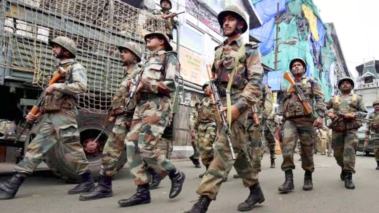 নিরাপত্তার জন্য জেলায় জেলায় কেন্দ্রীয় বাহিনী, কোথায় কত বেশি জওয়ান ?