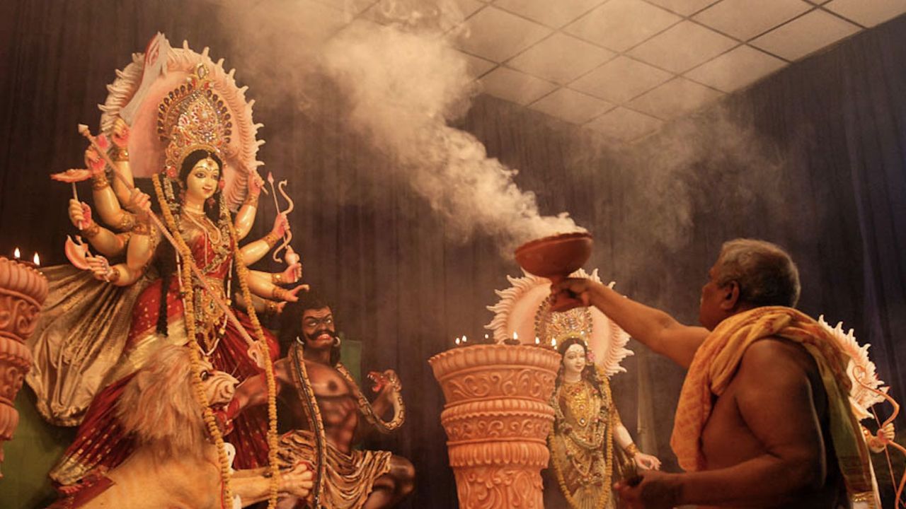 দুর্গাপুজো নিয়ে বড় চমক! ৬ দিনের নিঘণ্ট দেখে আপনার পুজোর প্ল্যান এখনই বদলে ফেলুন।