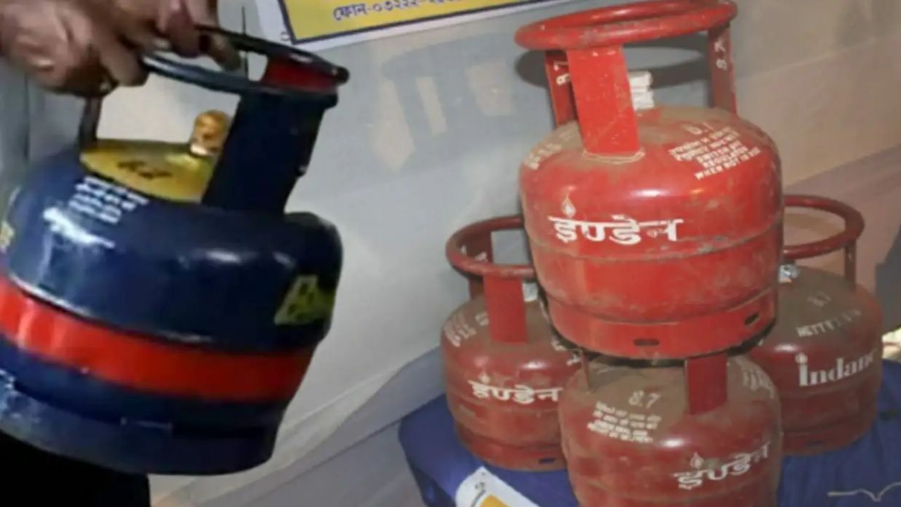 গ্যাসের লাইনে আর অপেক্ষা নয়! ৫ কেজির মিনি LPG-তে ডাবল সাপ্লাই, দাম ও বুকিং ডিটেইলস রইল
