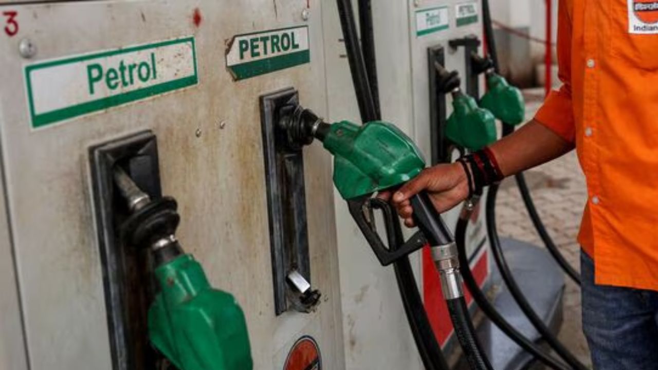 তেলের দামে পরিবর্তন, আজ আপনার শহরে পেট্রোল-ডিজেল কত টাকা হয়েছে