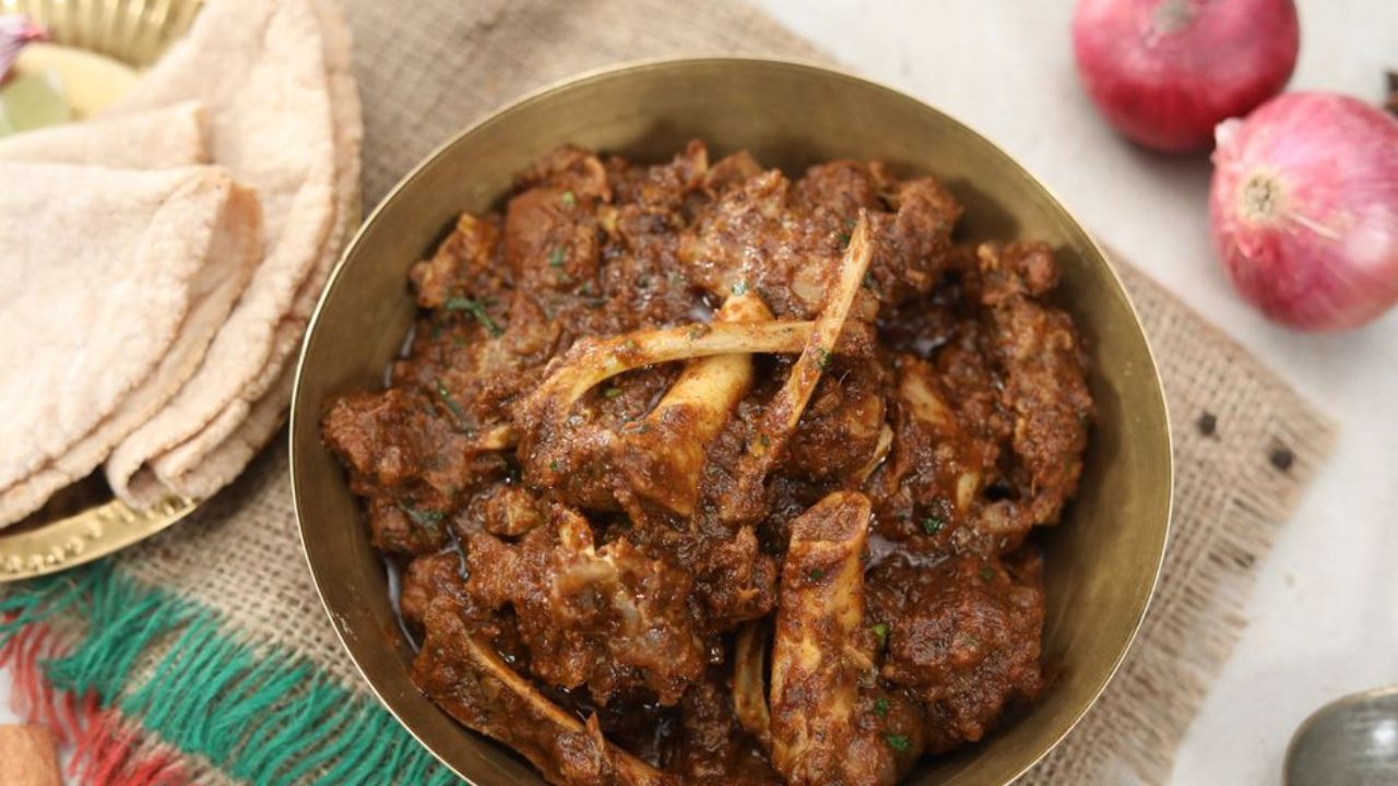 How much onion and garlic to put in 1 kg mutton recipe