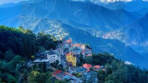 Travela harmonious blend of hills rivers during your summer vacation