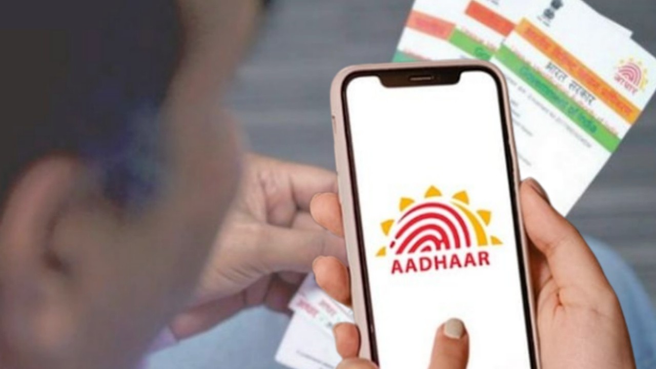 How to set up the new aadhaar app 
