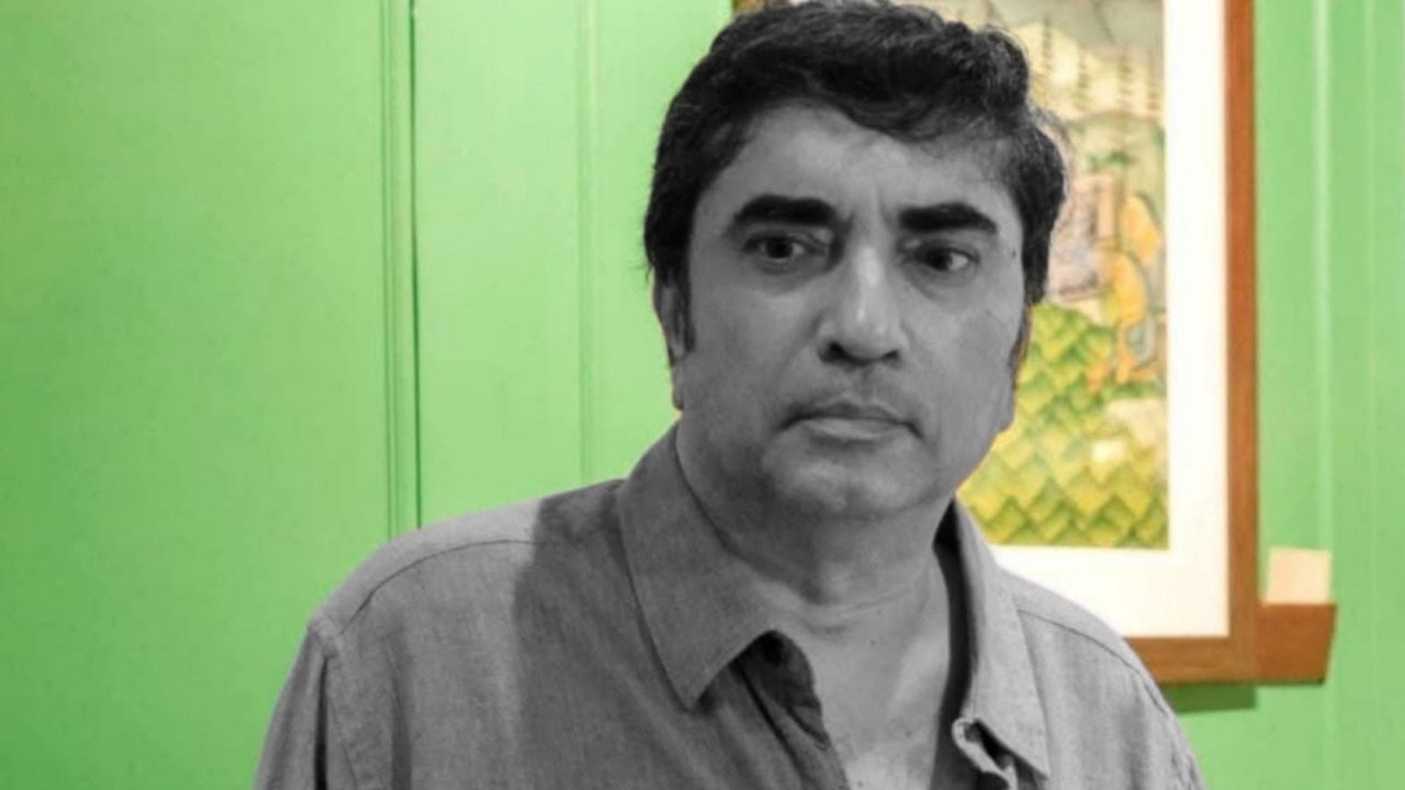 বহুতলের ছাদ থেকে পড়ে ‘রহস্যমৃত্যু’ পরিচালক অনীক দত্তের, থমথমে টলিউড