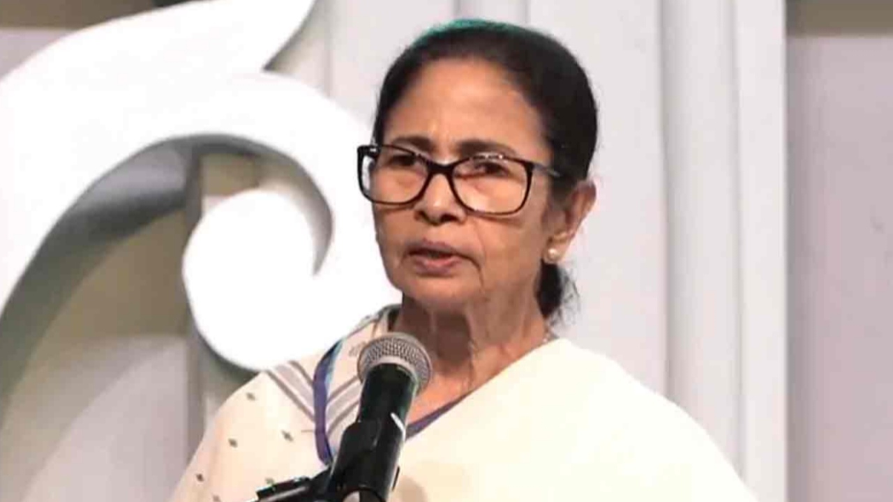 বেরোলেই মারবে জনতা! আজ কালীঘাটে মমতার ডাকা বৈঠক এড়াতে চাইছেন একাধিক তৃণমূল বিধায়ক
