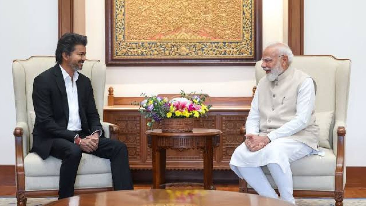 ১২ বছর পর মোদির সঙ্গে সাক্ষাৎ করলেন বিজয়! কি নিয়ে আলোচনা হল নতুন মুখ্যমন্ত্রীর সঙ্গে প্রধানমন্ত্রীর