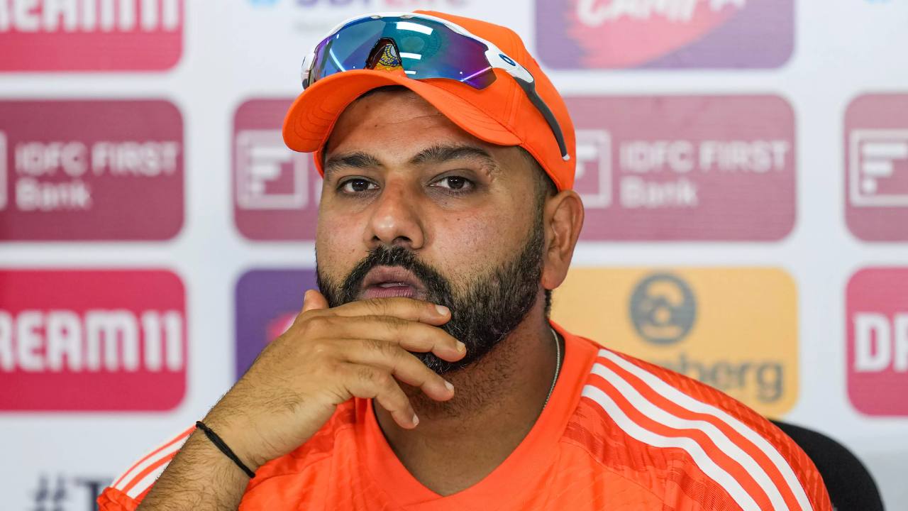 পদ্মশ্রীর অনুষ্ঠানে অনুপস্থিত রোহিত শর্মা! কীভাবে পাবেন পুরস্কার? কী বলছে নিয়ম?
