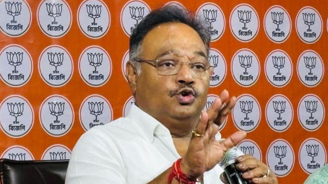 দিল্লিতে কংগ্রেস নেতৃত্বের সঙ্গে তৃণমূলের গোপন বৈঠক! বিস্ফোরক দাবির মাধ্যমে কী জানালেন শমীক?
