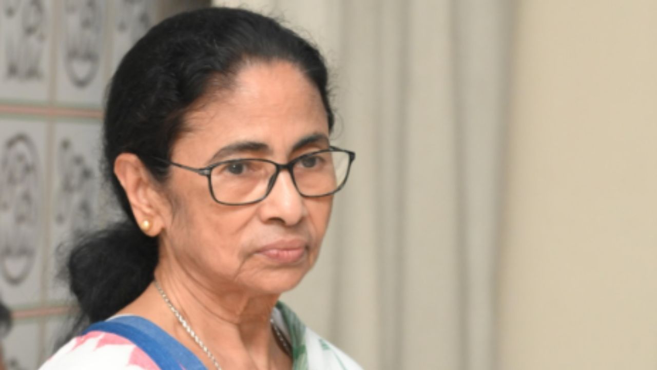 ফের ময়দানে তৃণমূলনেত্রী! পুরভোটের আগে মেয়র-কাউন্সিলরদের কালীঘাটে তলব মমতার
