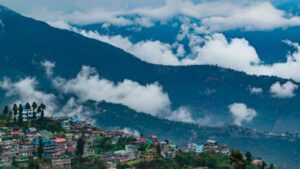 Travel the magic of kanchenjunga in the tranquil hills of Simandara