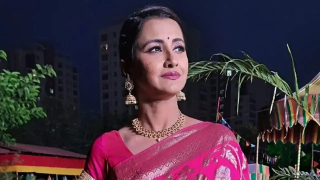 ‘একবার নয়, চারবার…’, বড় বিপাকে রচনা