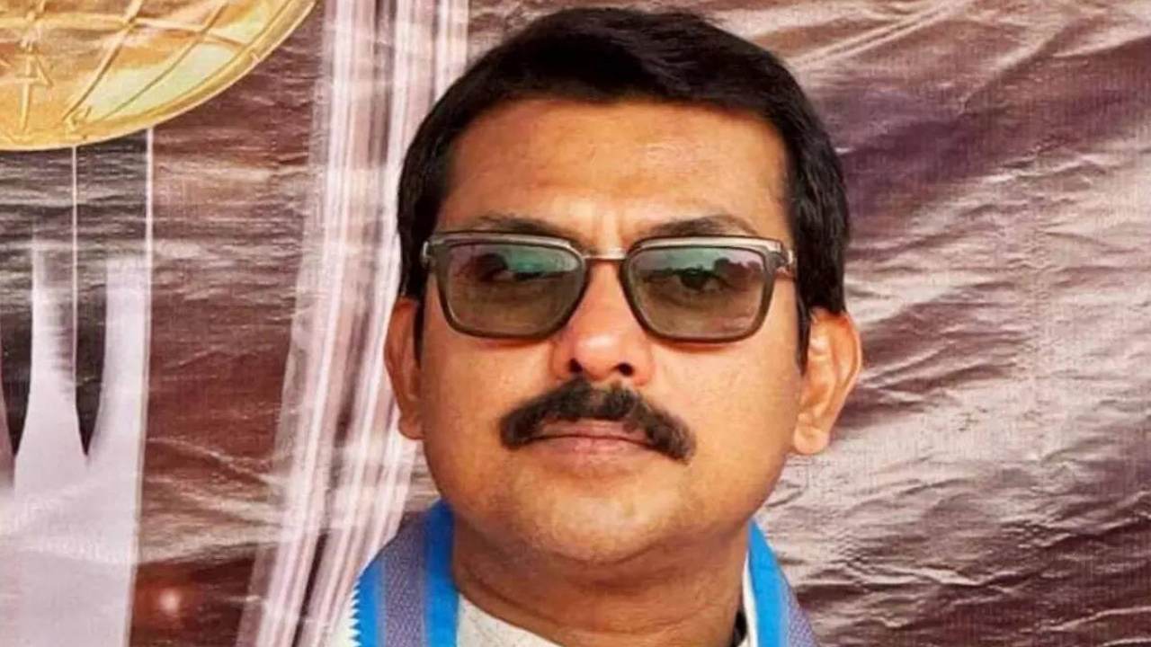 লক্ষ লক্ষ টাকা তোলাবাজি-হুমকির অভিযোগ, অবশেষে গ্রেফতার স্বরূপ বিশ্বাস