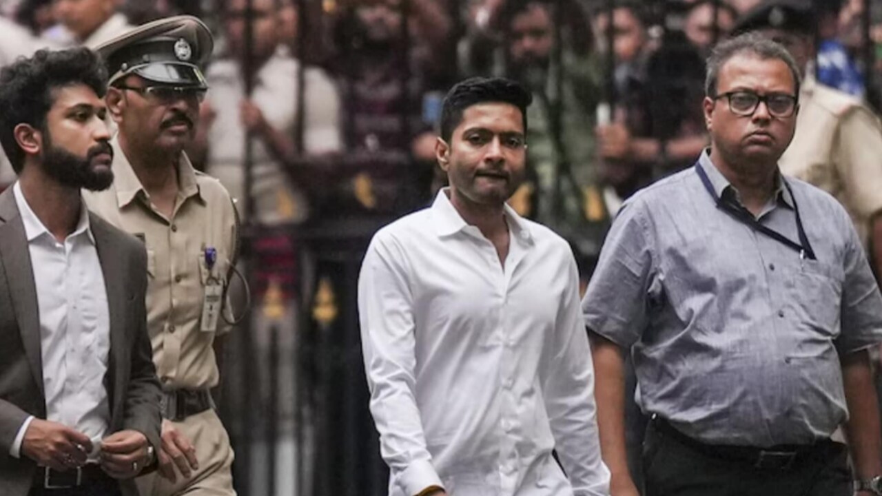 অবশেষে জারি হল গ্রেফতারি পরোয়ানা, নতুন চাপে অভিষেক ঘনিষ্ঠ