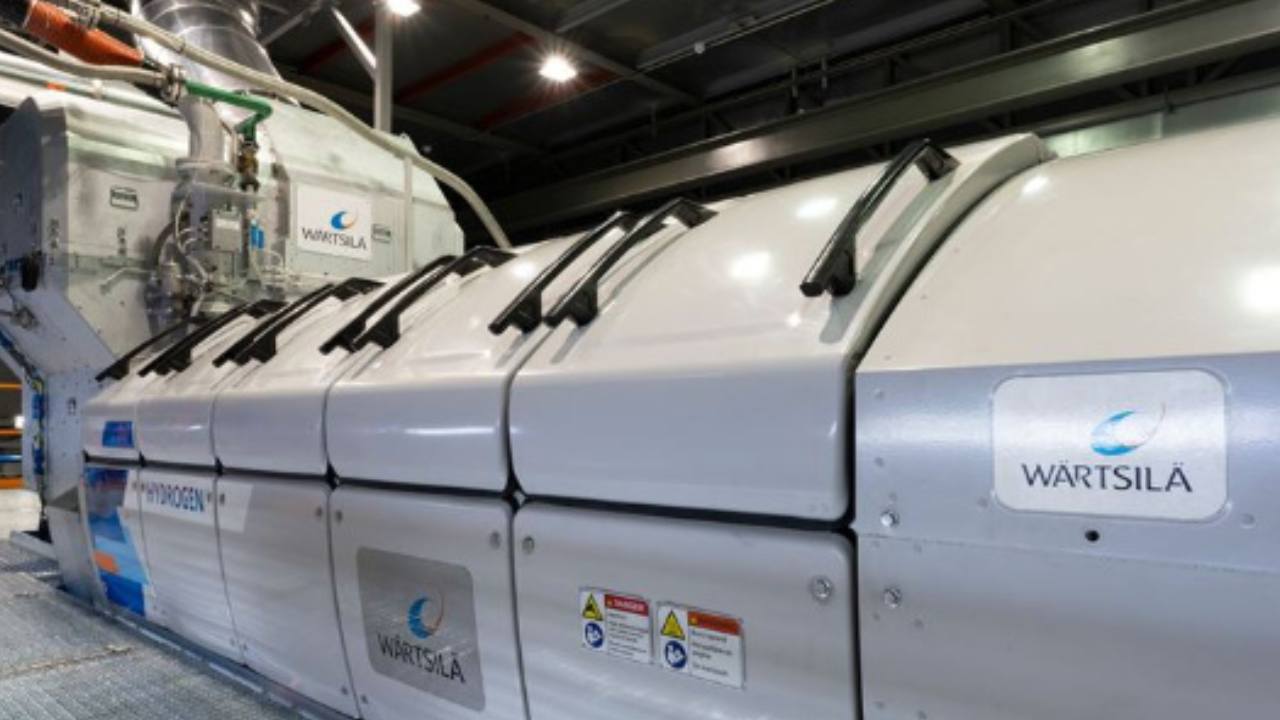 The world's first 100 percent hydrogen engine is ready.