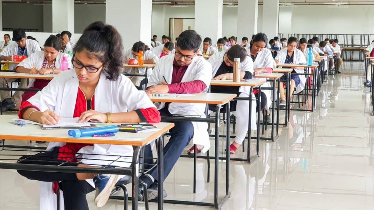 প্রশ্ন প্রস্তুতকারীদের জন্য কড়া নিরাপত্তায় লকডাউনের ব্যবস্থা! নিট পরীক্ষায় জালিয়াতি রুখতে বড় পদক্ষেপ