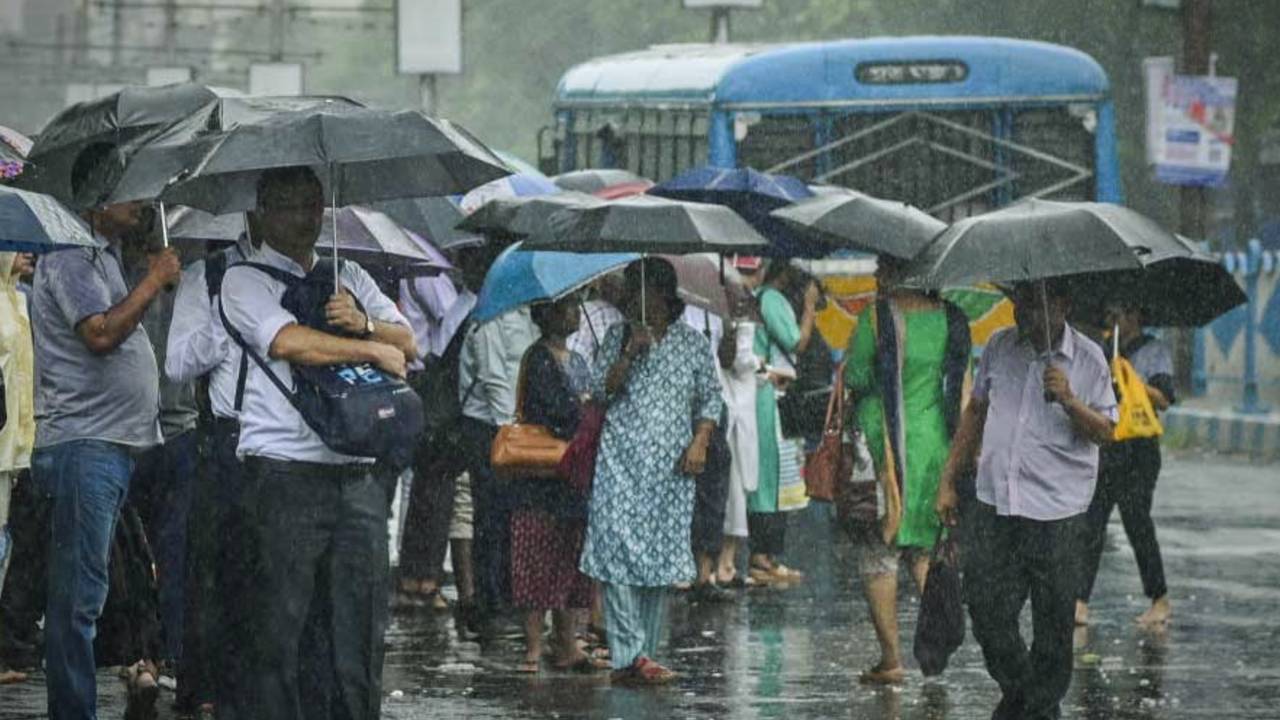 আসছে ঝেঁপে বৃষ্টি! কলকাতা সহ দক্ষিণের একাধিক জেলায় ঝড়-জলের পূর্বাভাসঃ আবহাওয়ার খবর
