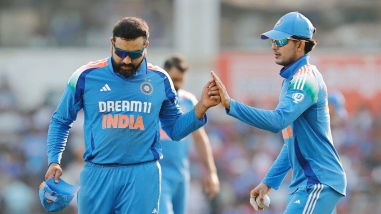 মাঠে নামলেই তৈরি হবে রেকর্ড! ভারতীয় দলের জার্সিতে ইতিহাস বদলাতে চলেছেন রোহিত শর্মা