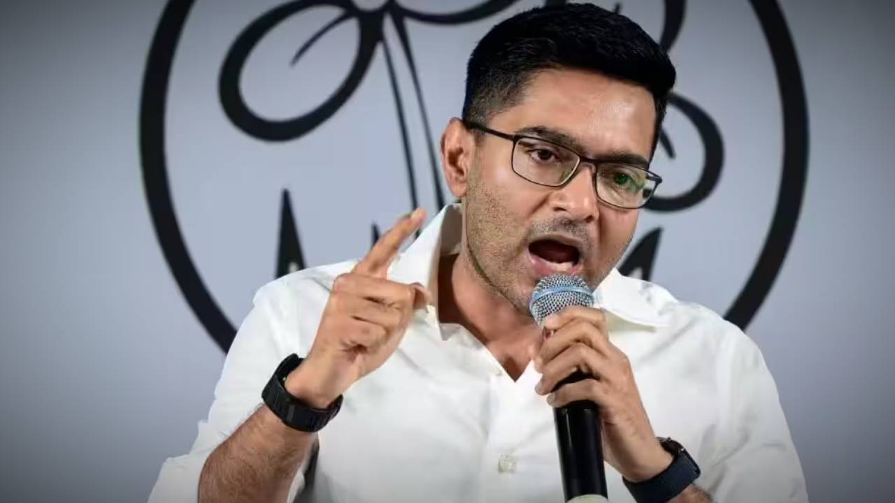 ‘আমার পুরো বাড়ি সার্চ হয়েছে’! তালা ভেঙে পুলিশের তল্লাশির পর আর কী বললেন অভিষেক?