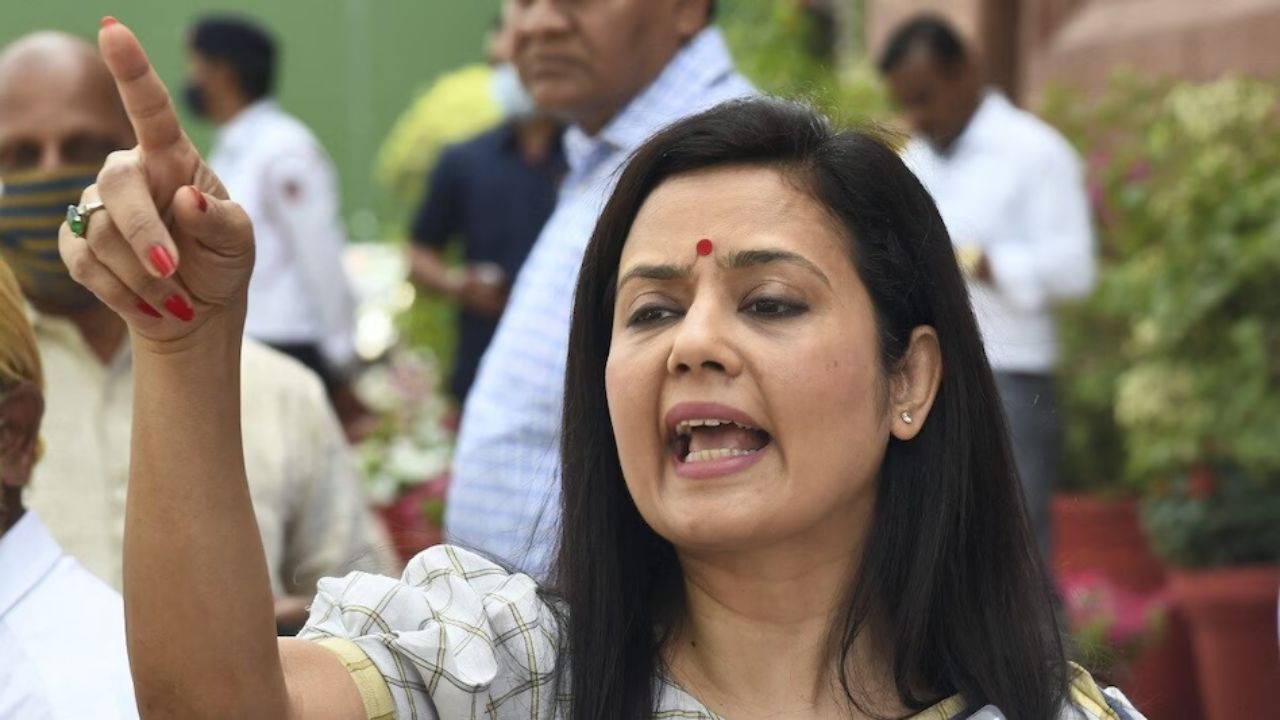 ‘শিরদাঁড়া..,’ তৃণমূলে বিদ্রোহের মাঝেই এবার বিস্ফোরণ ঘটালেন মহুয়া
