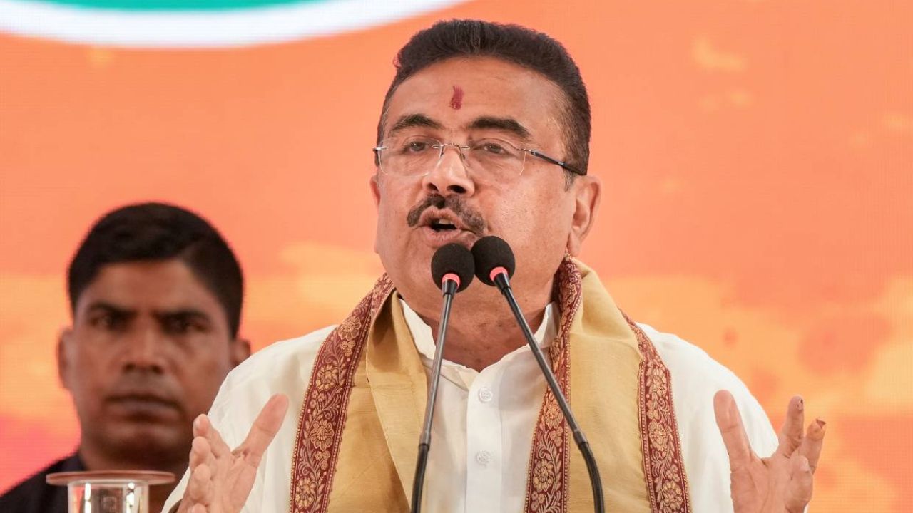 ‘বন্দে মাতরম’ না গাইলে মিলবে না সরকারি সুযোগ-সুবিধা? নন্দীগ্রাম থেকে যা বললেন মুখ্যমন্ত্রী