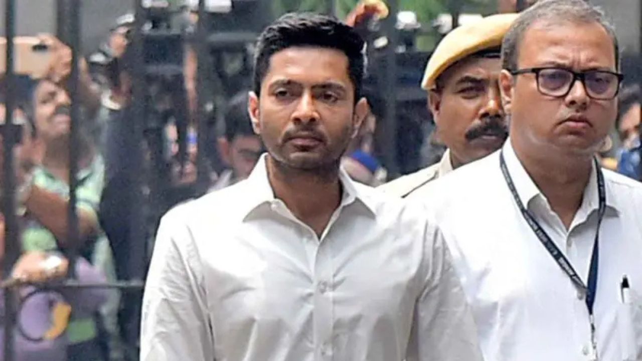 ১৫ কোটি না হলে জয়েনিং বন্ধ! সিবিআই চার্জশিটে অভিষেককে নিয়ে বিষ্ফোরক তথ্য
