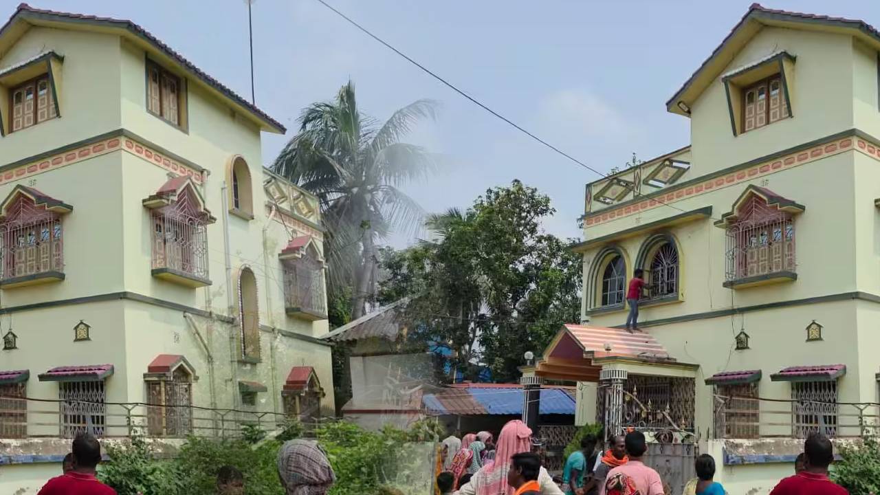 চাকরির প্রতিশ্রুতি, বদলে ৬ বিঘা জমি! জনরোষে ভাঙচুর তৃণমূল নেতার প্রাসাদোপম বাড়ি