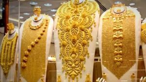 Gold Price fell again over the weekend