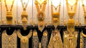 Gold prices down on saturday