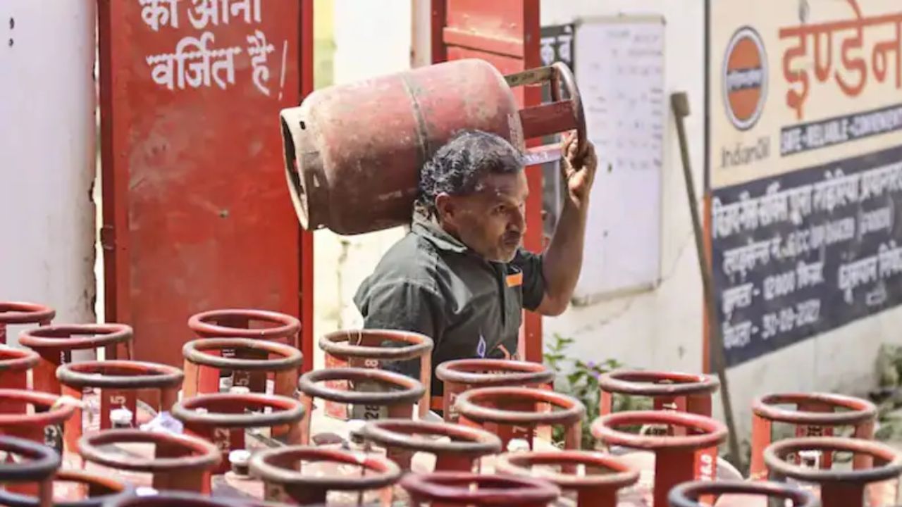 বাড়িতে একাধিক গ্যাস কানেকশন? আগে জেনে নিন কী বলছে LPG-র নিয়ম