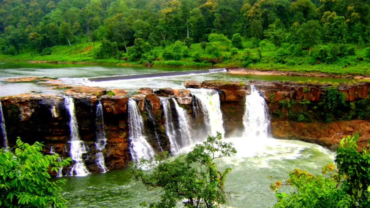 Travel your mountain holiday away from the crowds visit Saputara