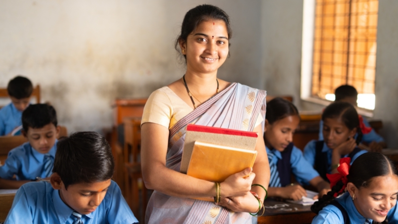 UP Launches Cashless Treatment Scheme for Teachers and Families