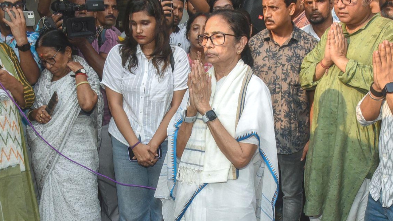 Mamata Banerjee Stays Overnight at July 21 Rally Venue After Vandalism Claim