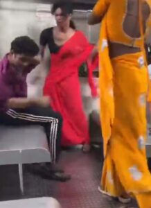 Young man brutally beaten by eunuchs on a Mumbai local train for refusing to give money!